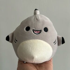 💗 NWOT Gordon the Shark Black Tip Fins 5” Squishmallow